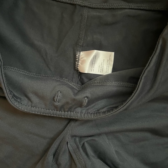 Yoga capris - Picture 3 of 3